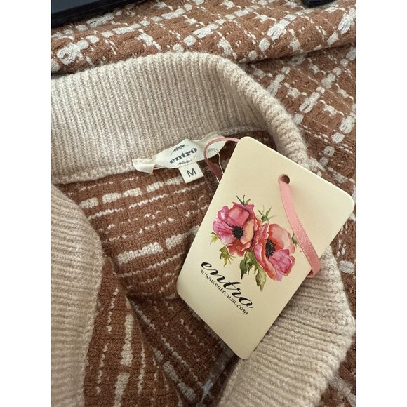 Entro Boutique Brown & Beige Textured Knit Skirt With Pearl Button Pockets - Picture 4 of 4